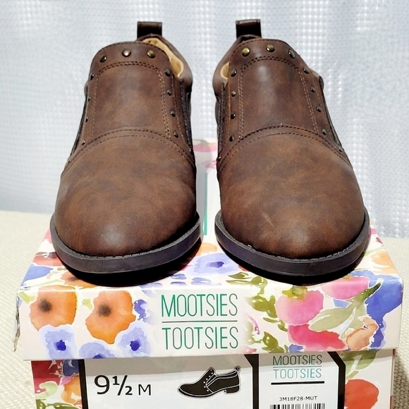 NWT Mootsie Tootsie Kira Distressed Chocolate Slip-on (9.5M) - Picture 4 of 12